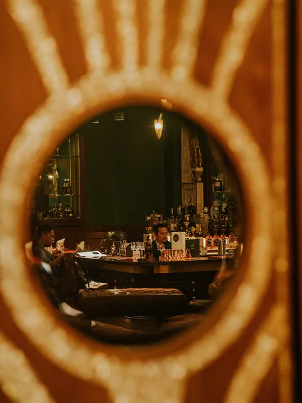 Pinstripe Bar - gate