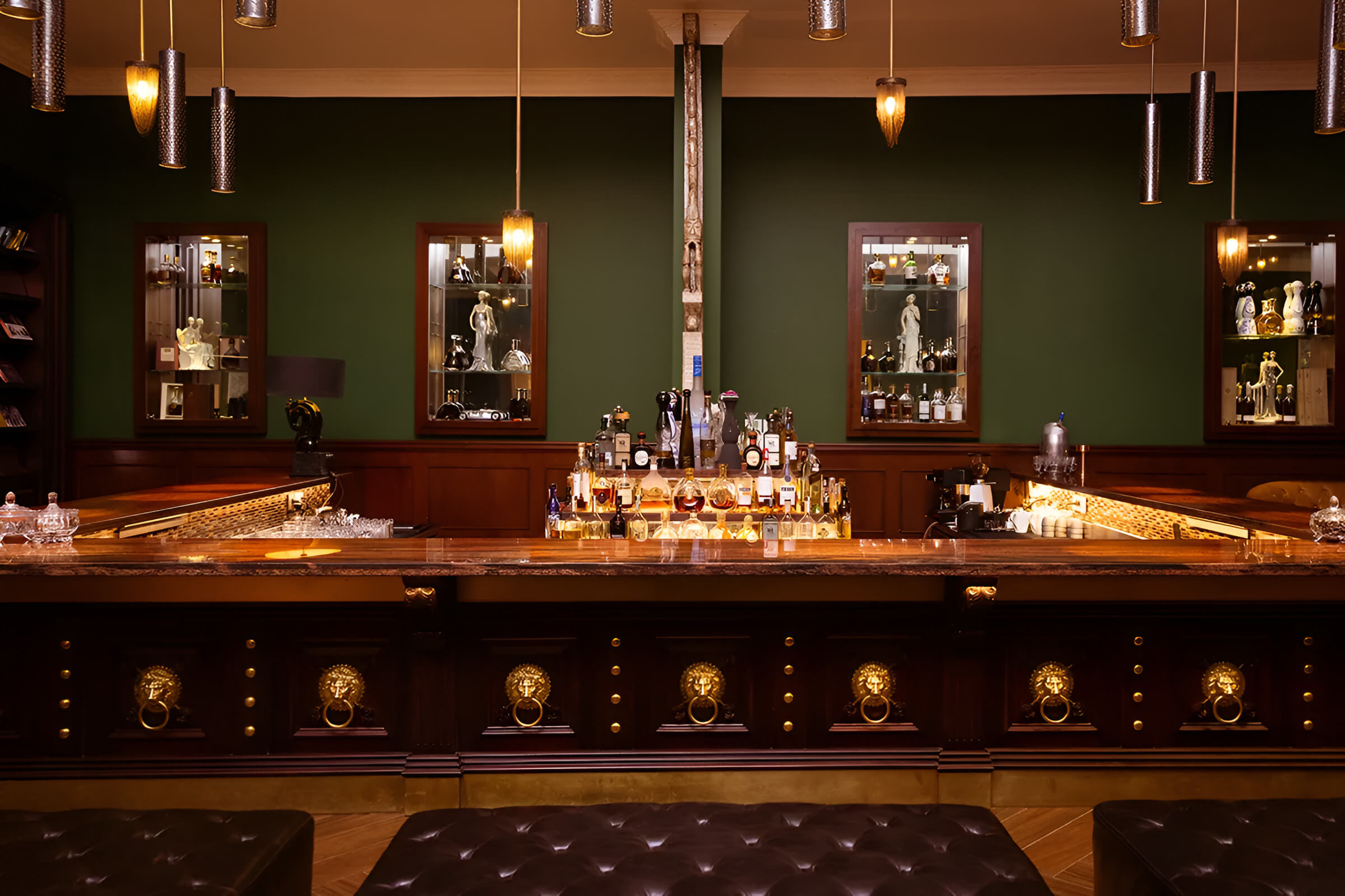 Signature Cocktails & Timeless Classics